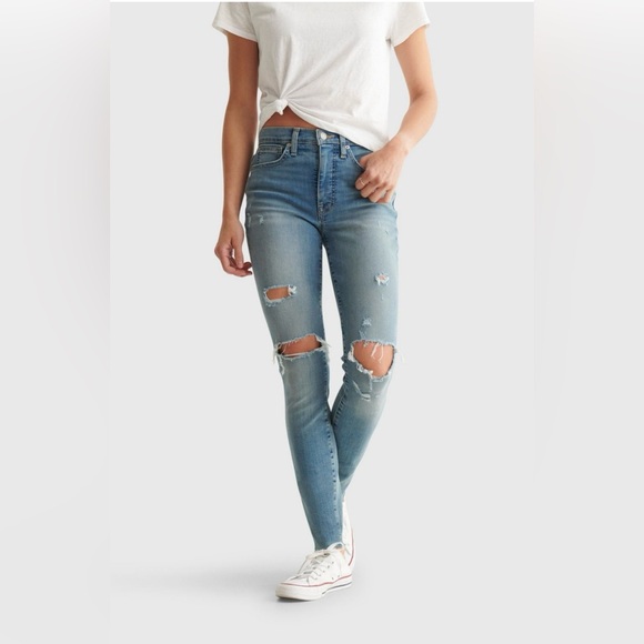 💥 Lucky Brand High Rise Blue Distressed Women's Jeans - Picture 3 of 8